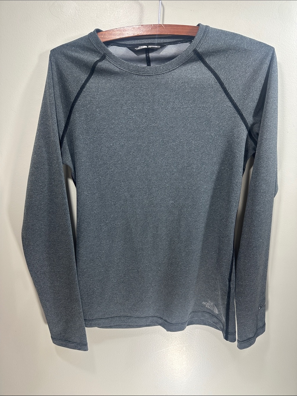 The North Face Woman's Long-Sleeve Thermal in Charcoal Grey Size Small